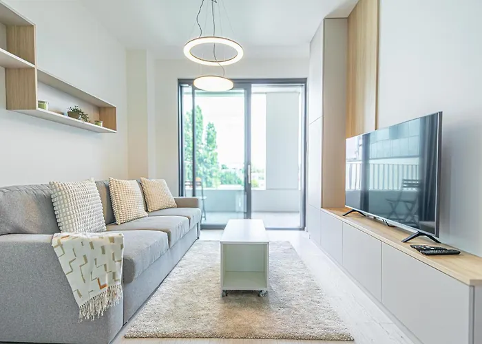 Stylish 1br & 1lr Cozy View